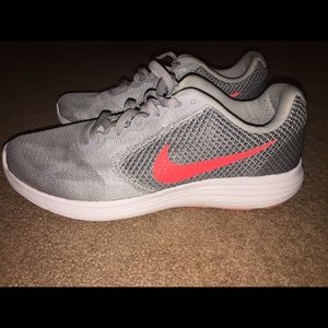 NIKE Revolution 3 Shoes